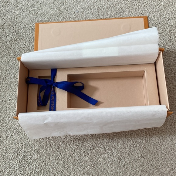 Louis Vuitton Gift Box / Gift Tag - Picture 5 of 10